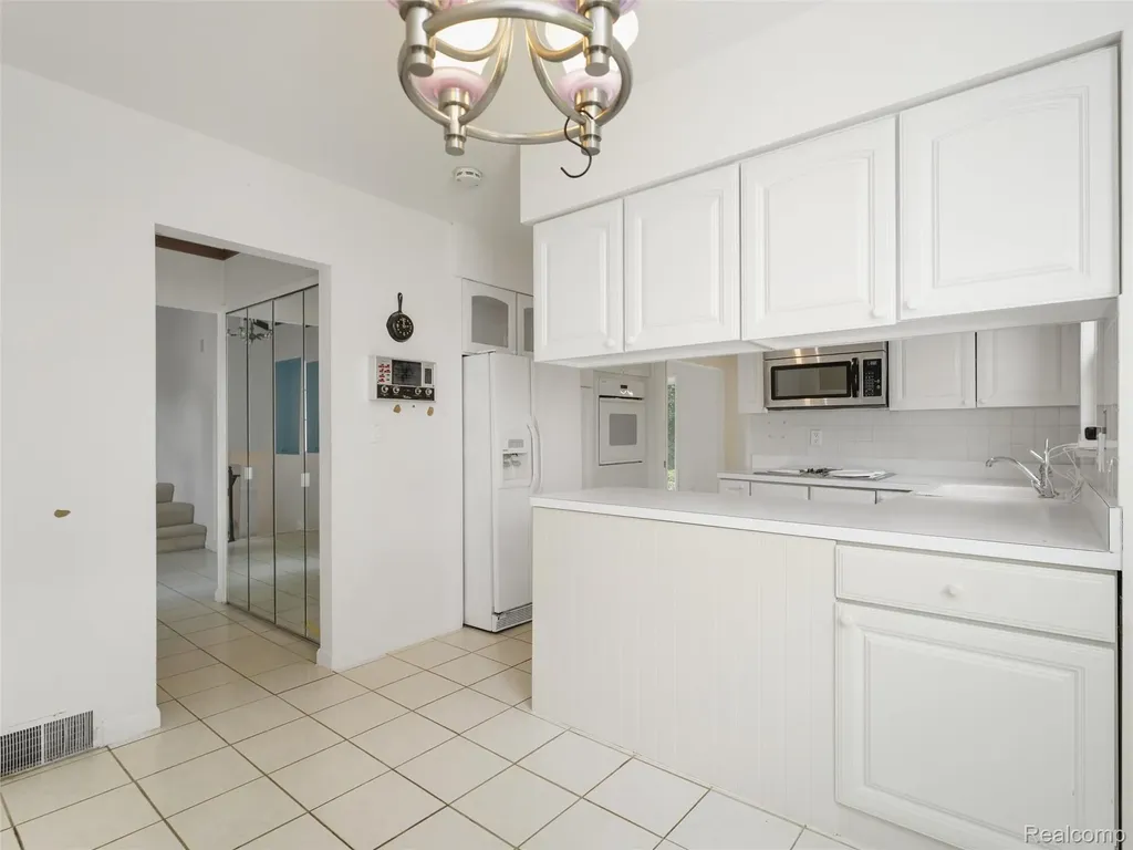 3817 Dalice Drive West Bloomfield Charter Township MI 48323