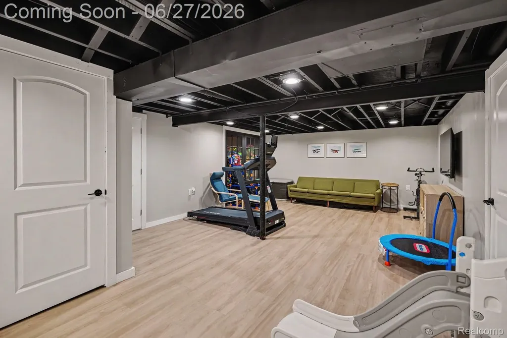 590 Hecht Drive Madison Heights City MI 48071