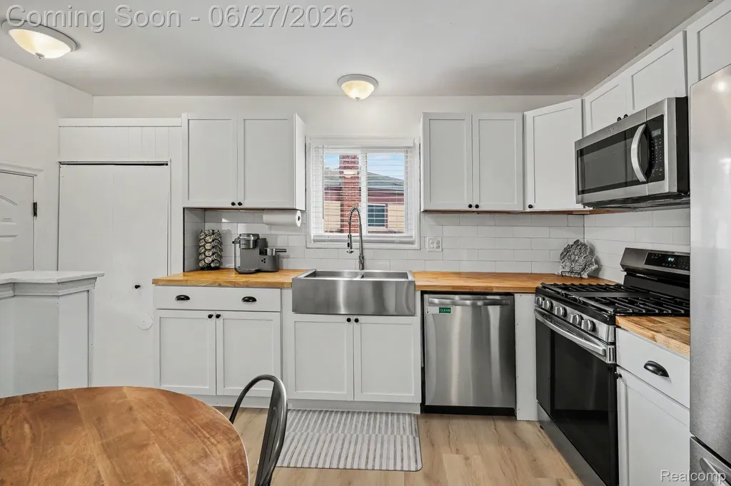590 Hecht Drive Madison Heights City MI 48071