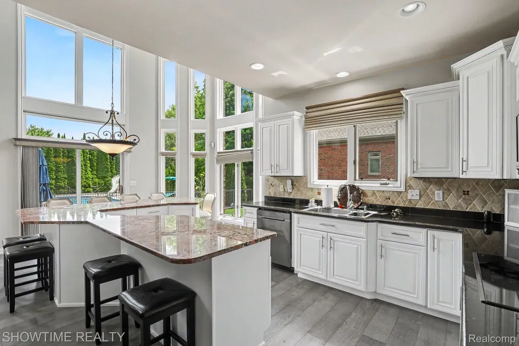54676 Woodcreek Boulevard Shelby Charter Township MI 48315
