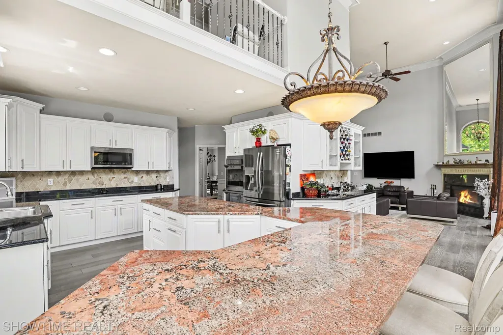 54676 Woodcreek Boulevard Shelby Charter Township MI 48315