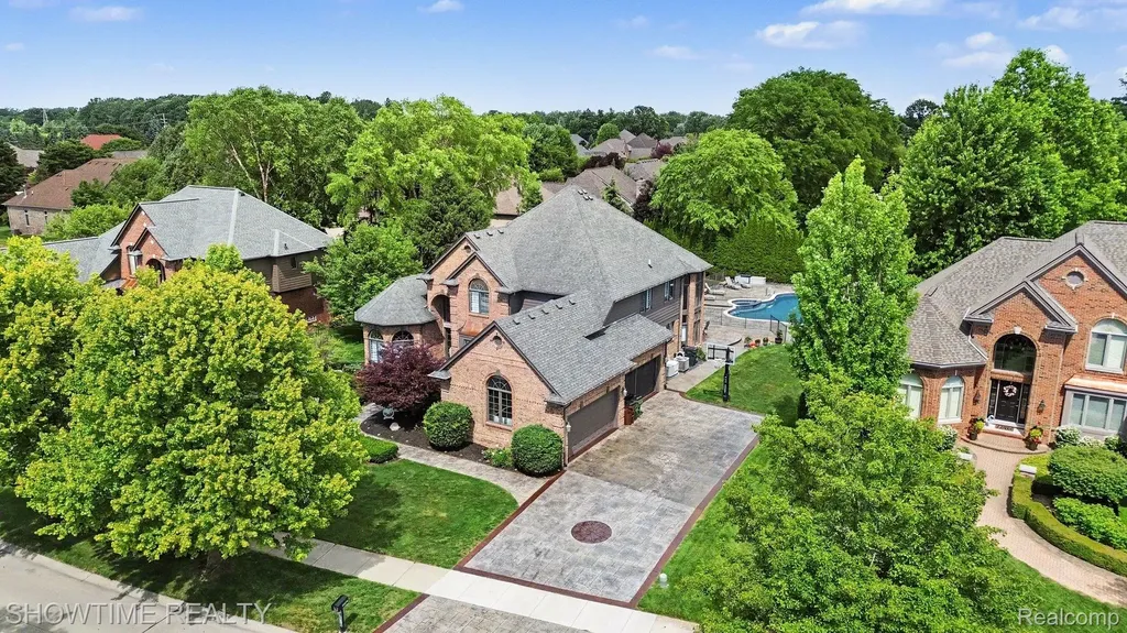 54676 Woodcreek Boulevard Shelby Charter Township MI 48315