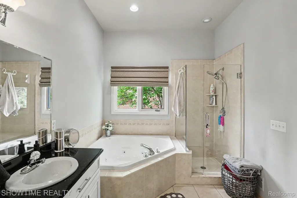 54676 Woodcreek Boulevard Shelby Charter Township MI 48315