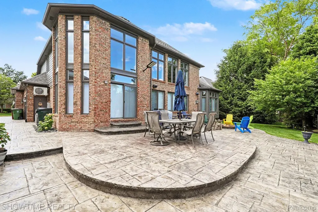 54676 Woodcreek Boulevard Shelby Charter Township MI 48315