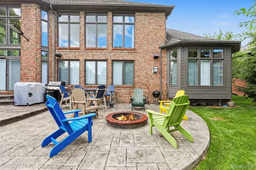 54676 Woodcreek Boulevard Shelby Charter Township MI 48315
