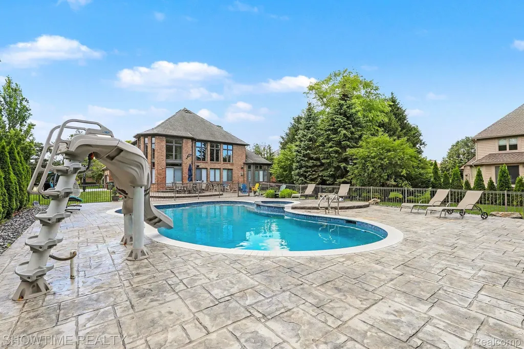 54676 Woodcreek Boulevard Shelby Charter Township MI 48315