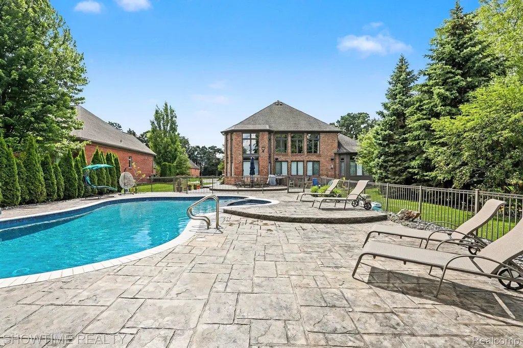 54676 Woodcreek Boulevard Shelby Charter Township MI 48315
