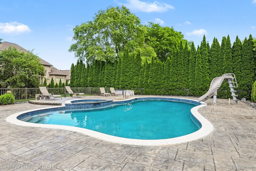 54676 Woodcreek Boulevard Shelby Charter Township MI 48315