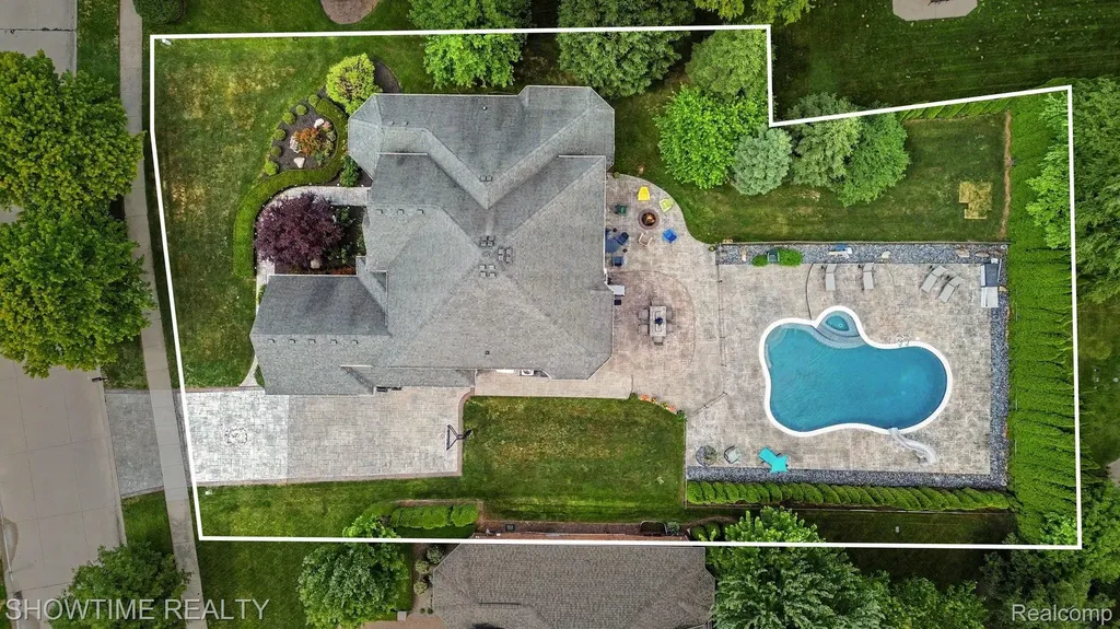 54676 Woodcreek Boulevard Shelby Charter Township MI 48315