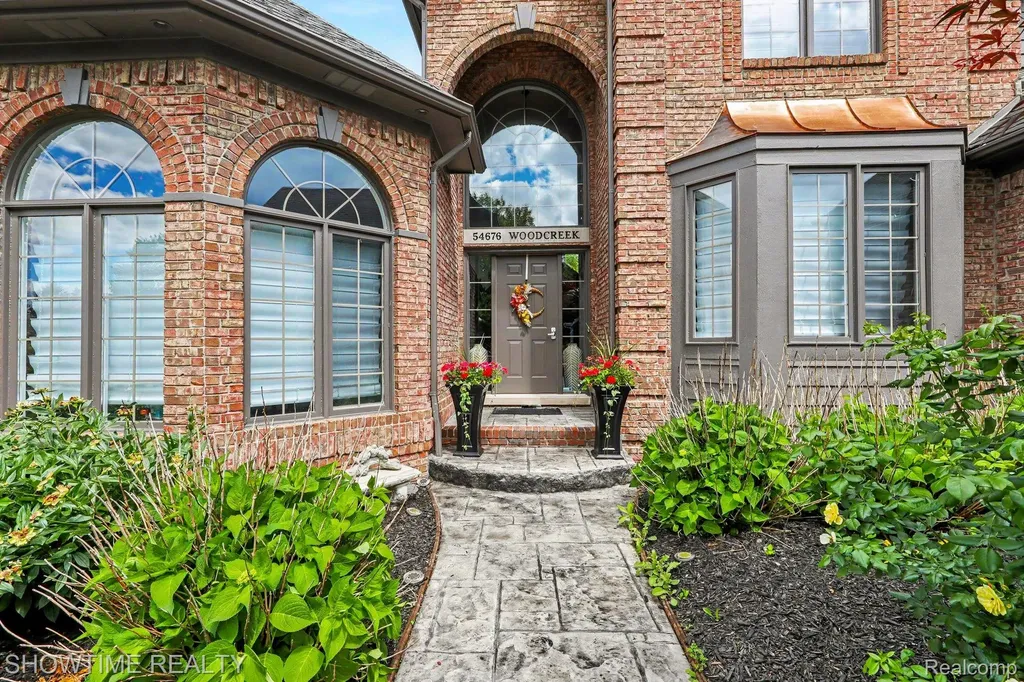 54676 Woodcreek Boulevard Shelby Charter Township MI 48315