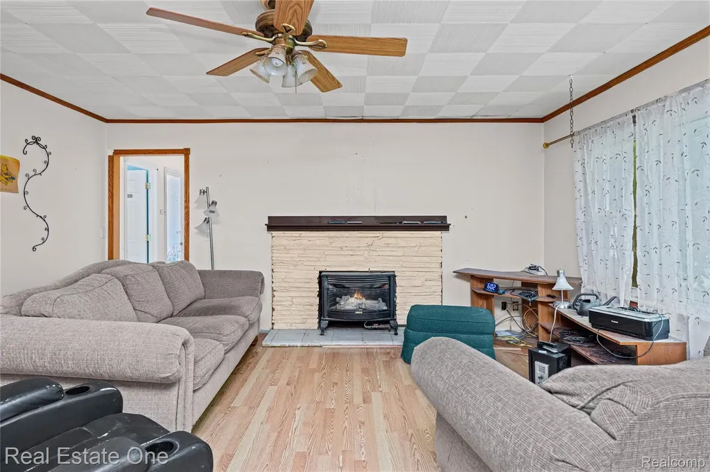 9585 N Eston Road Independence Charter Township MI 48348