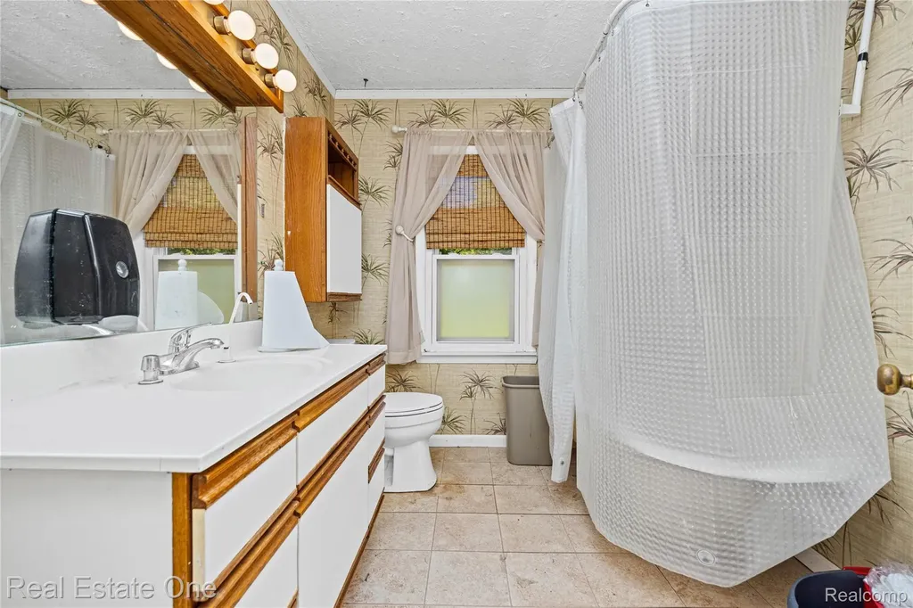 9585 N Eston Road Independence Charter Township MI 48348