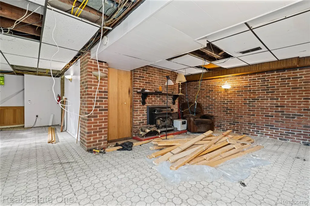 9585 N Eston Road Independence Charter Township MI 48348
