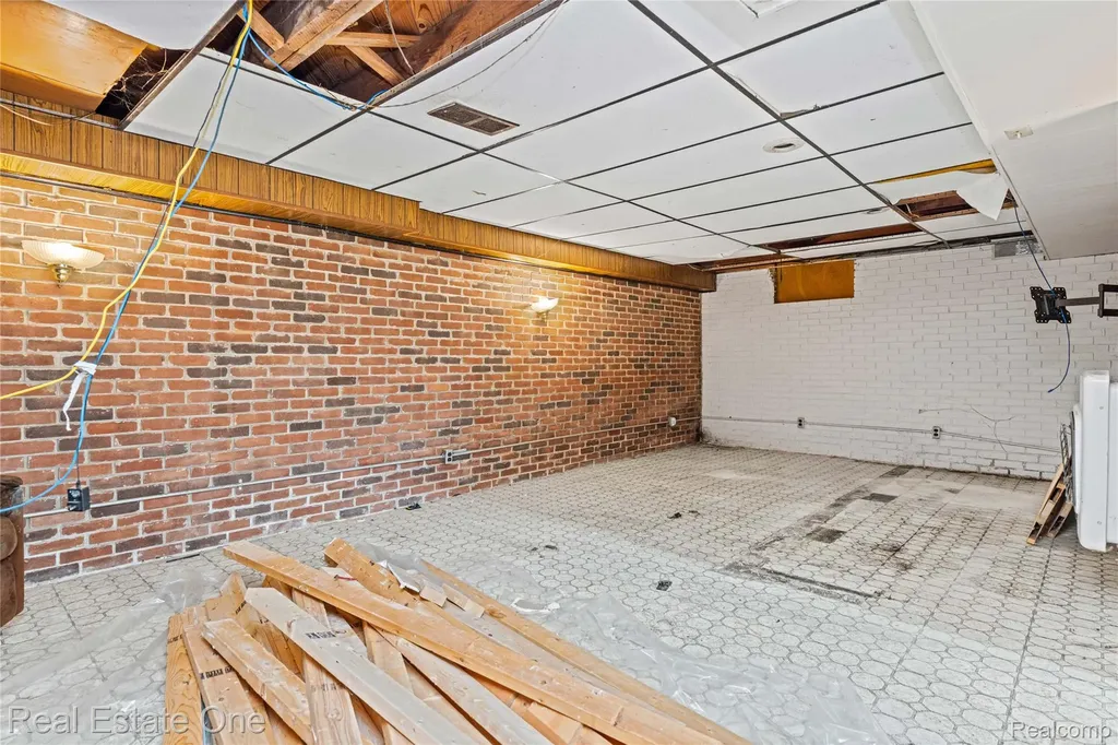 9585 N Eston Road Independence Charter Township MI 48348