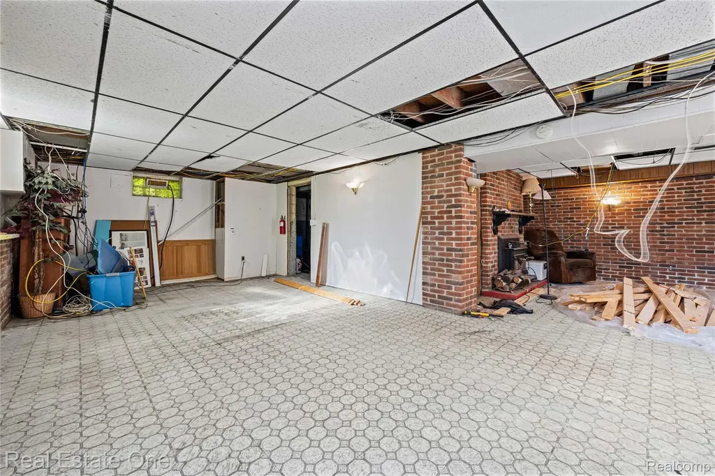 9585 N Eston Road Independence Charter Township MI 48348