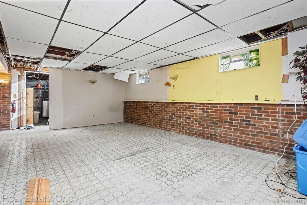 9585 N Eston Road Independence Charter Township MI 48348