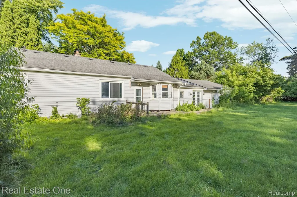 9585 N Eston Road Independence Charter Township MI 48348