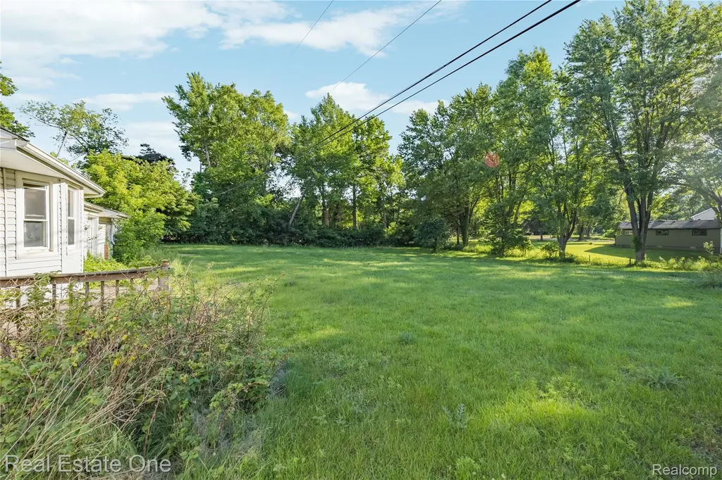 9585 N Eston Road Independence Charter Township MI 48348