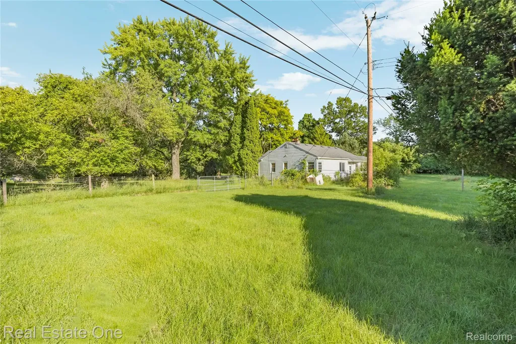 9585 N Eston Road Independence Charter Township MI 48348