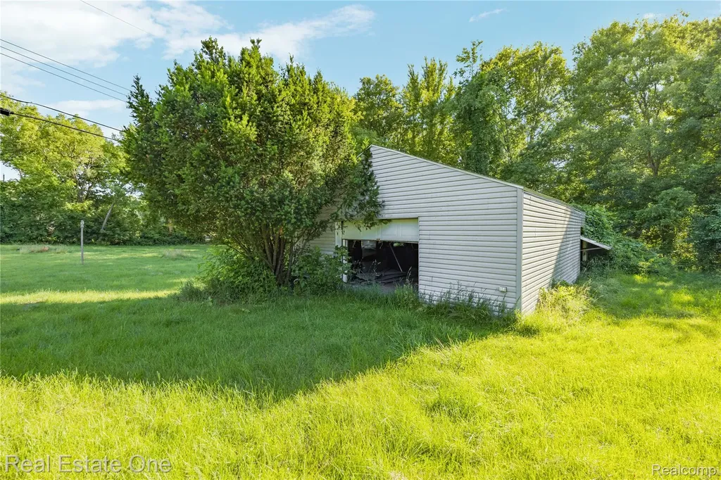 9585 N Eston Road Independence Charter Township MI 48348