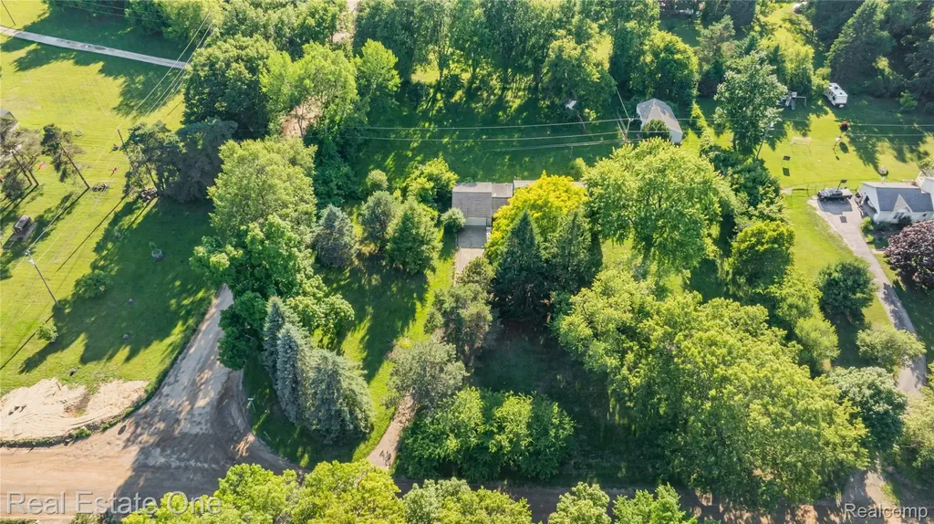 9585 N Eston Road Independence Charter Township MI 48348