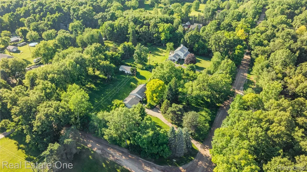 9585 N Eston Road Independence Charter Township MI 48348