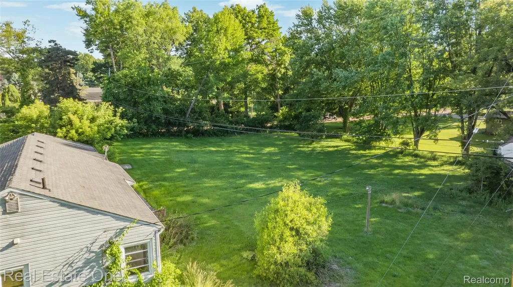 9585 N Eston Road Independence Charter Township MI 48348