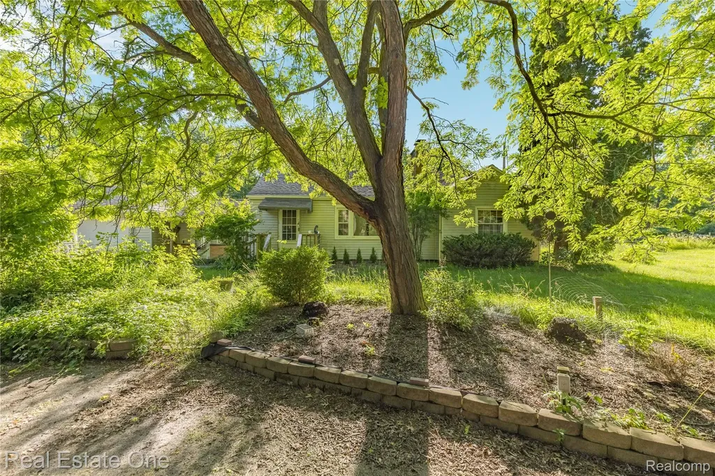 9585 N Eston Road Independence Charter Township MI 48348