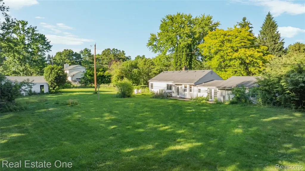 9585 N Eston Road Independence Charter Township MI 48348
