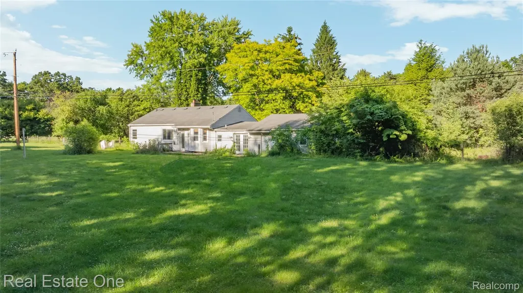 9585 N Eston Road Independence Charter Township MI 48348