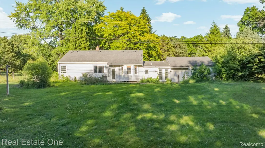 9585 N Eston Road Independence Charter Township MI 48348