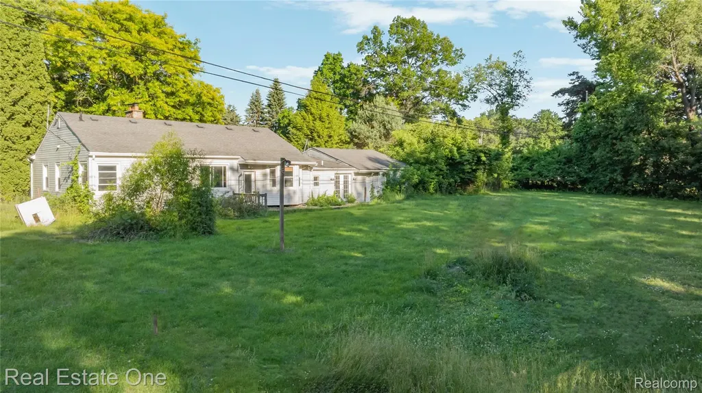 9585 N Eston Road Independence Charter Township MI 48348