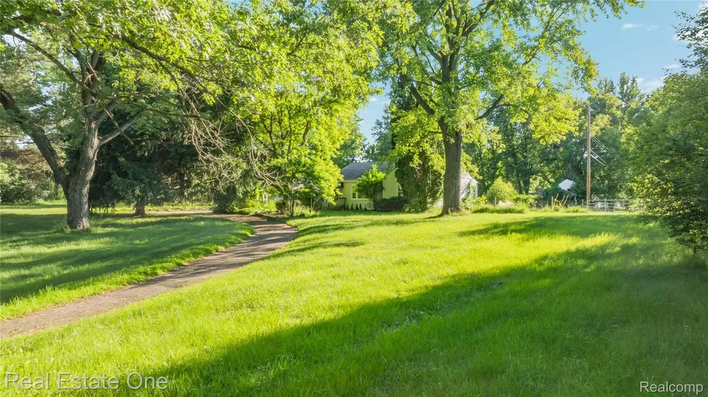 9585 N Eston Road Independence Charter Township MI 48348