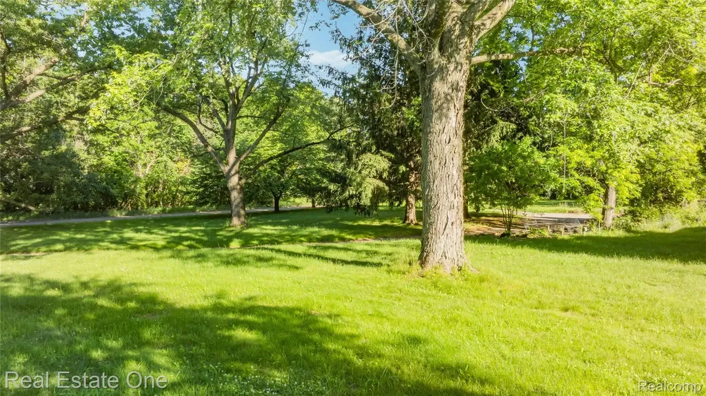 9585 N Eston Road Independence Charter Township MI 48348