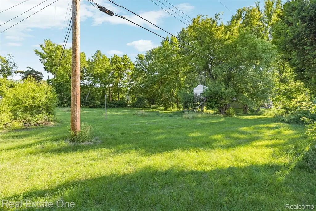 9585 N Eston Road Independence Charter Township MI 48348