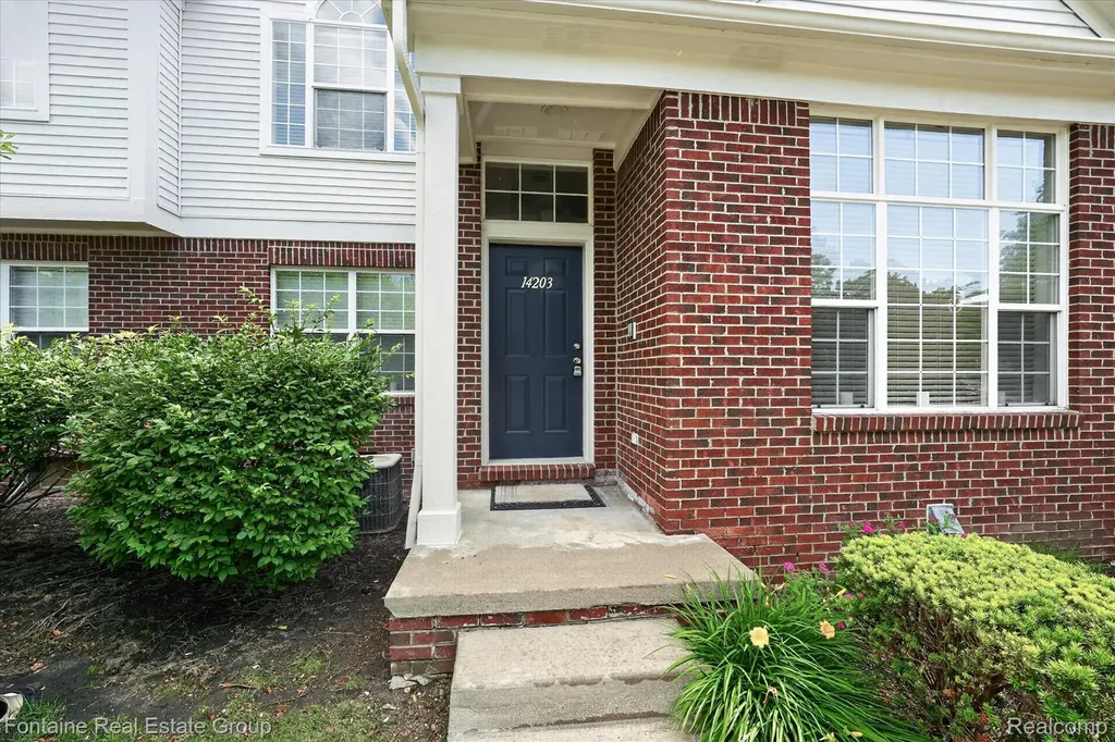 14203 Adri Circle Commerce Charter Township MI 48390