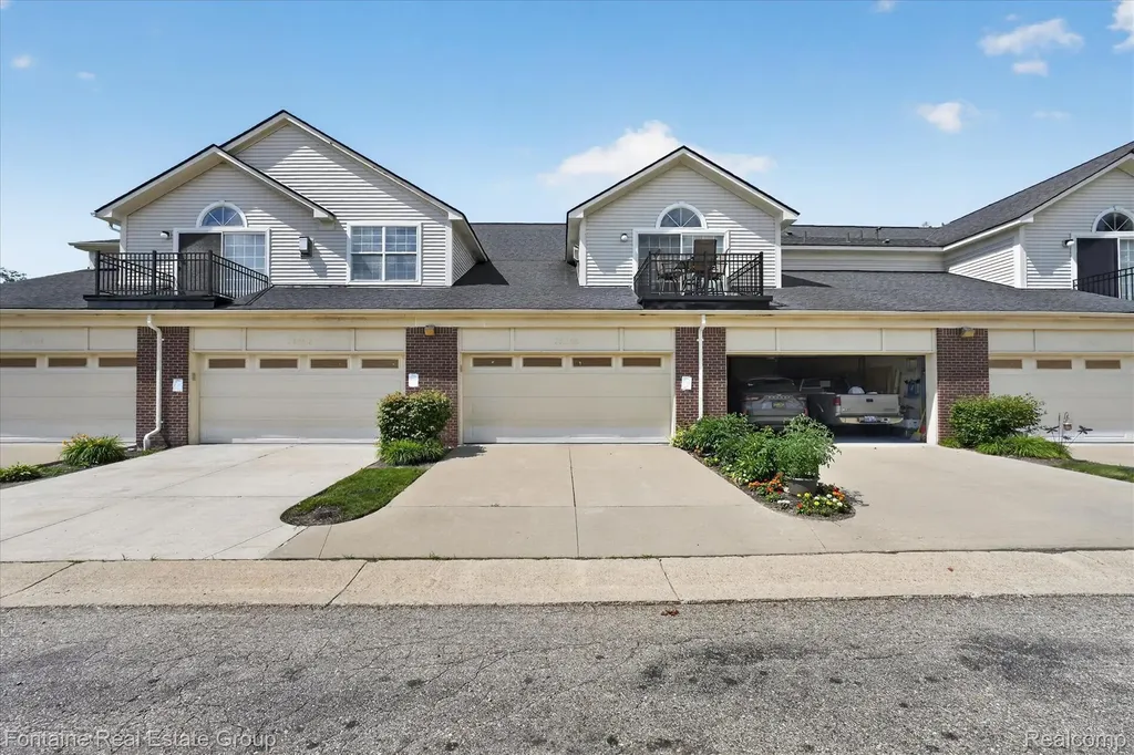 14203 Adri Circle Commerce Charter Township MI 48390