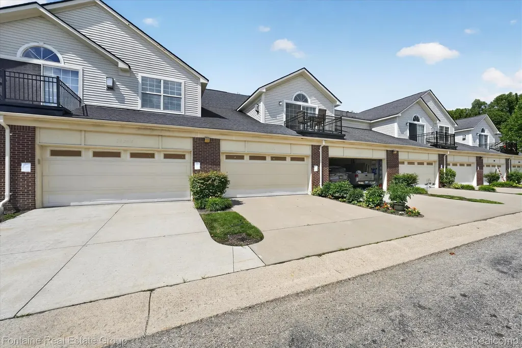 14203 Adri Circle Commerce Charter Township MI 48390