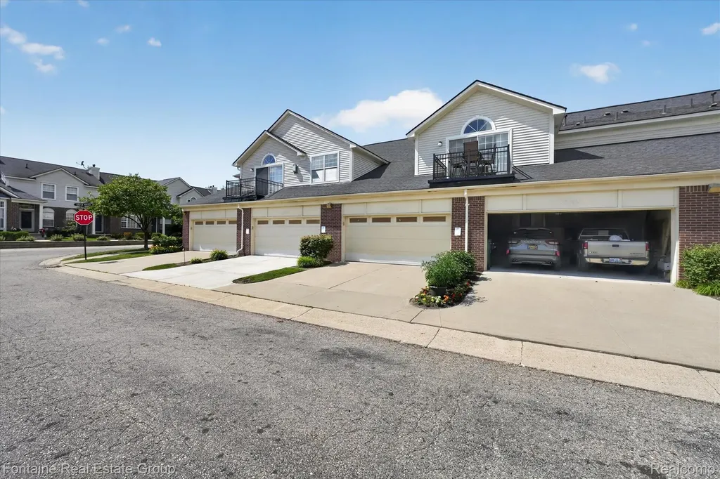 14203 Adri Circle Commerce Charter Township MI 48390