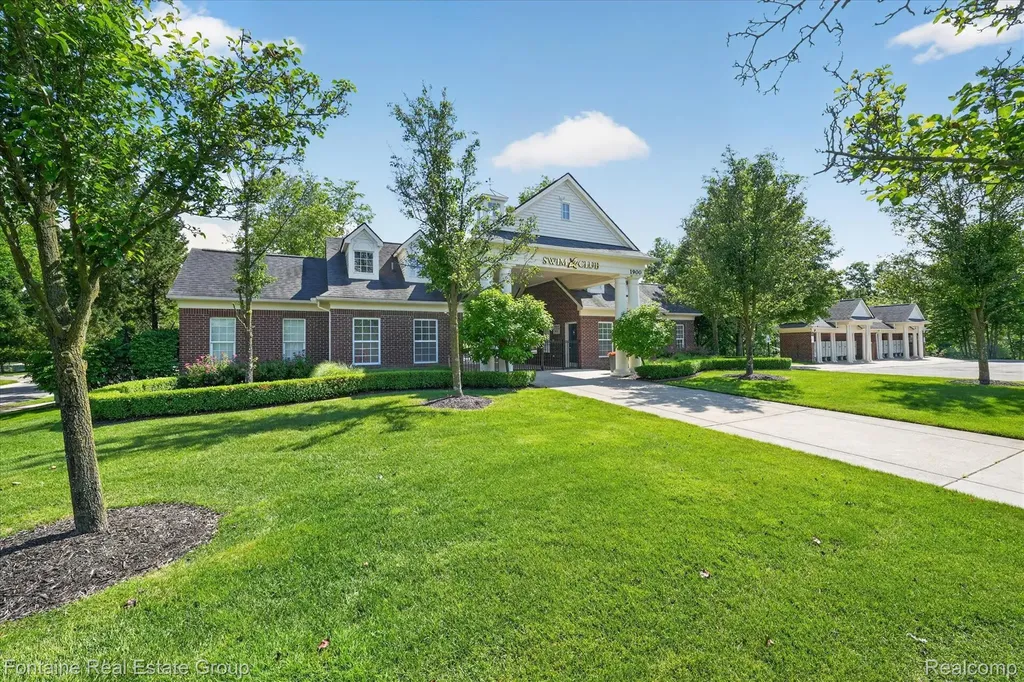 14203 Adri Circle Commerce Charter Township MI 48390