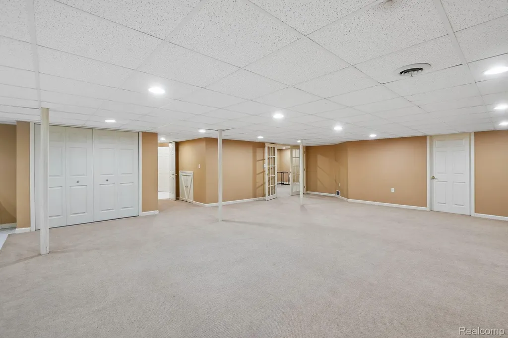 45896 Lathum Drive Novi City MI 48374