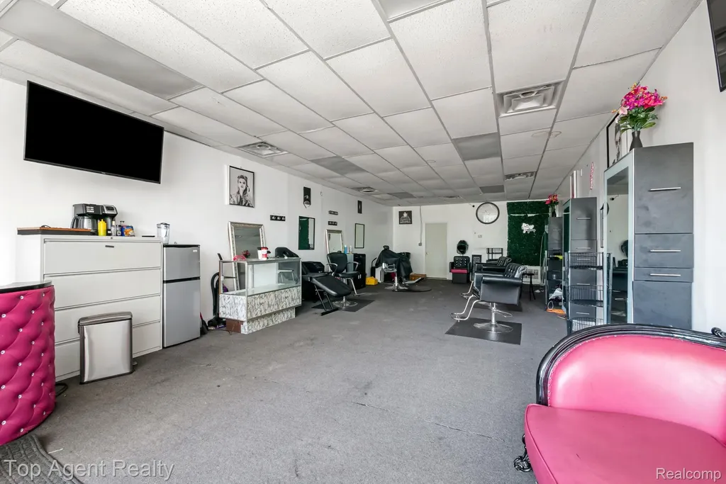 19335 Van Dyke Street Detroit City MI 48234