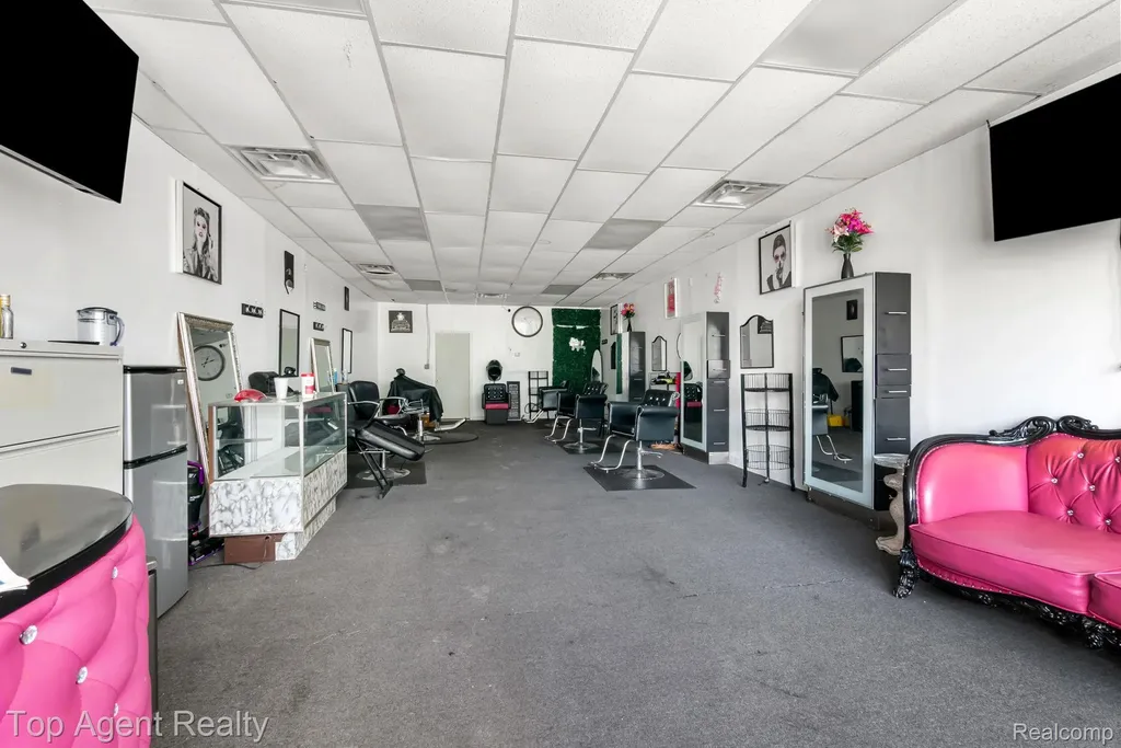 19335 Van Dyke Street Detroit City MI 48234