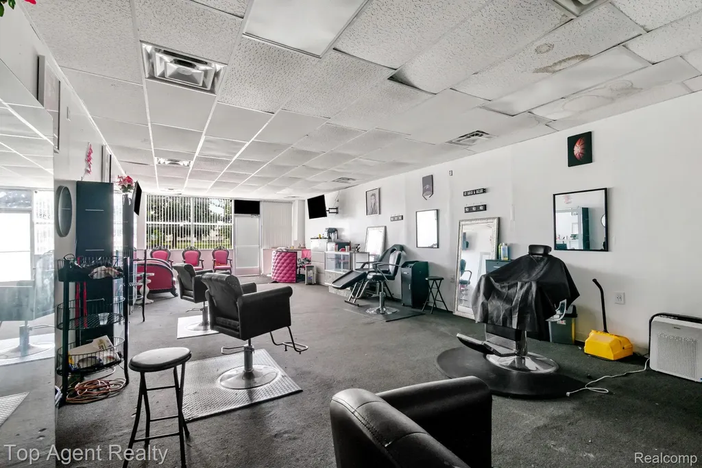 19335 Van Dyke Street Detroit City MI 48234