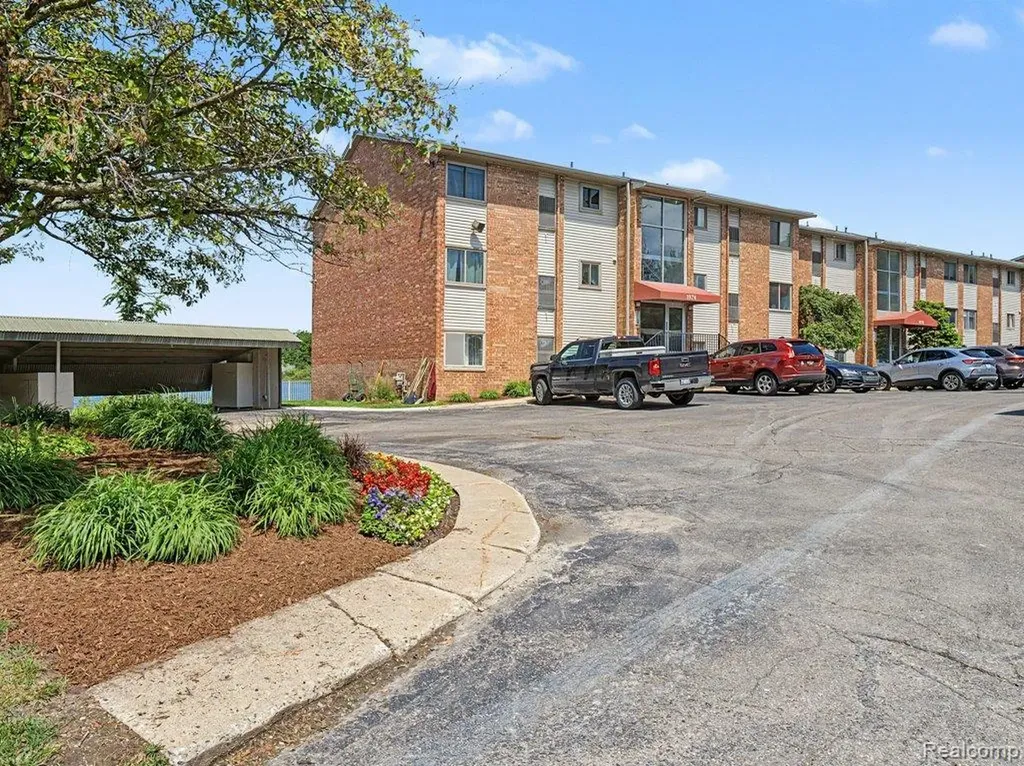 1974 Klingensmith Road Bloomfield Charter Township MI 48302