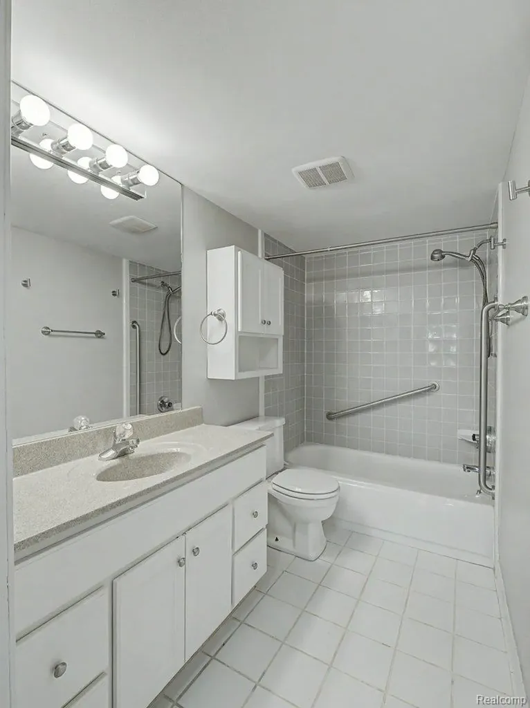 1974 Klingensmith Road Bloomfield Charter Township MI 48302