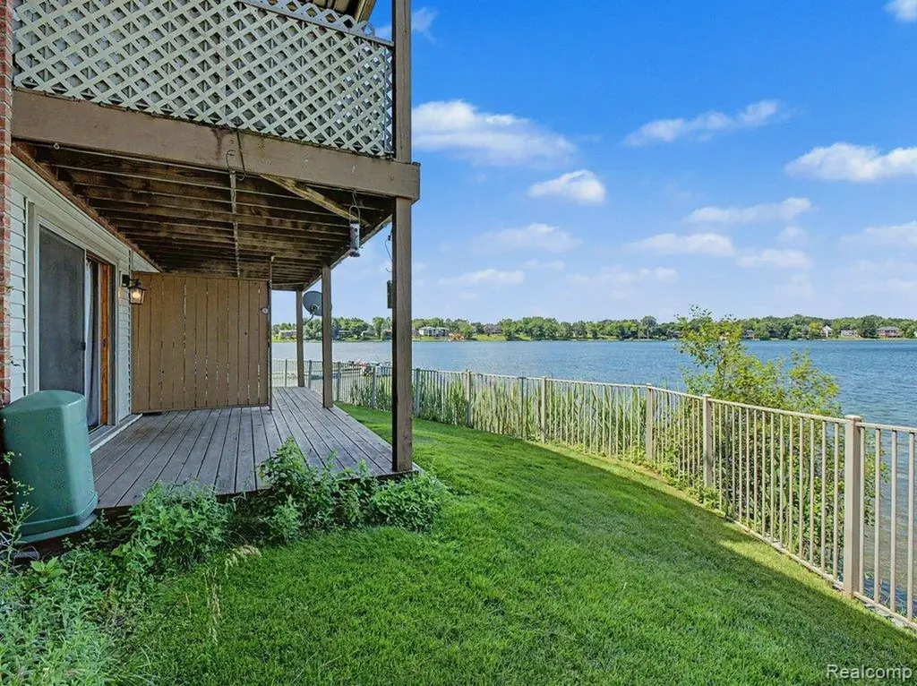 1974 Klingensmith Road Bloomfield Charter Township MI 48302