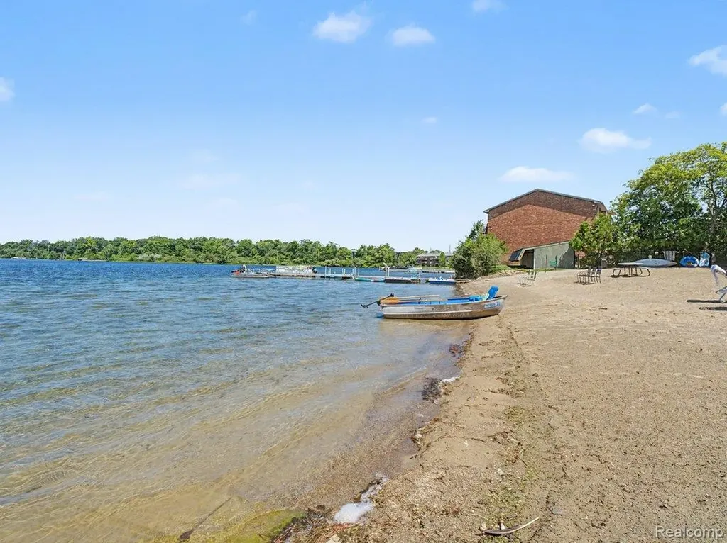1974 Klingensmith Road Bloomfield Charter Township MI 48302