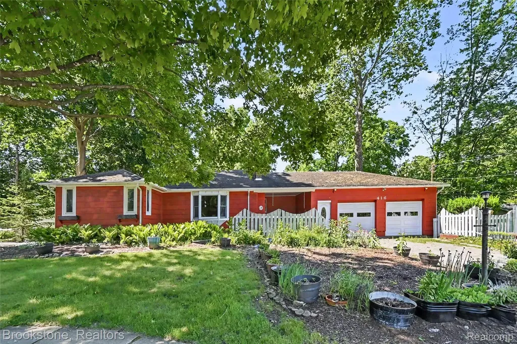 416 E Maple Street Mason City MI 48854