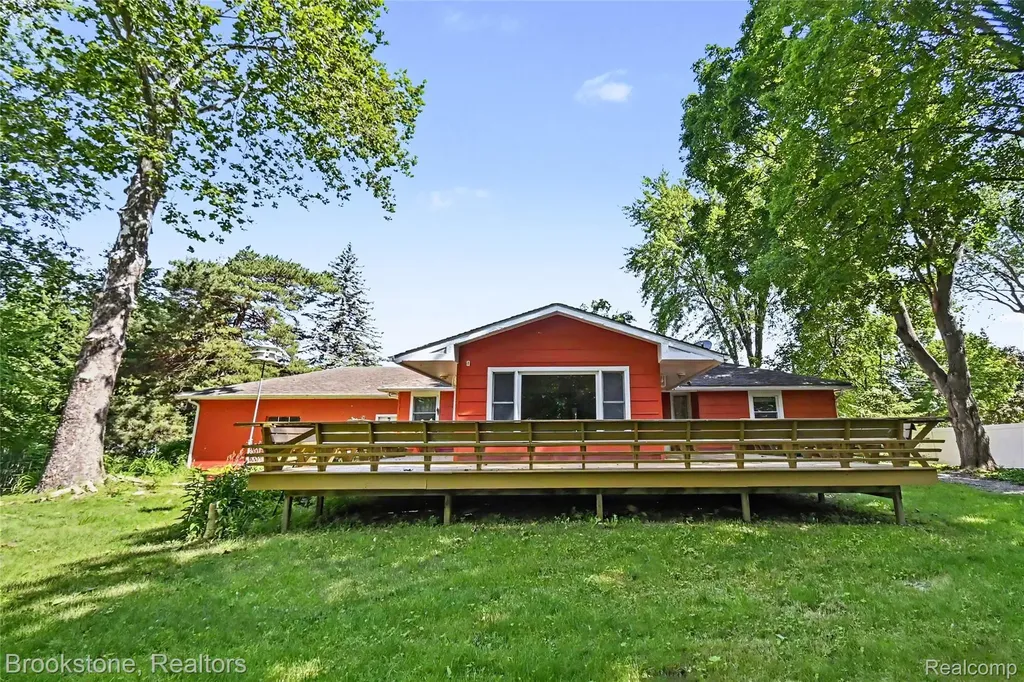 416 E Maple Street Mason City MI 48854